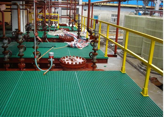 Porcellana Pavimento di plastica resistente di FRP che gratta per la superficie regolare della piattaforma di lavoro fornitore